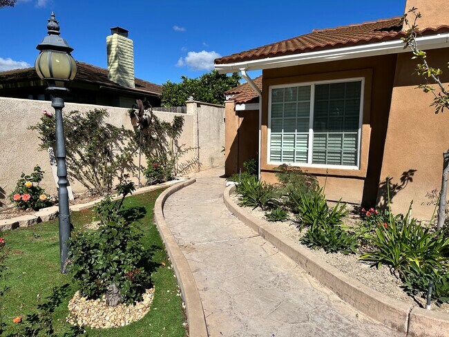 Foto del edificio - 6563 Park Ridge Blvd