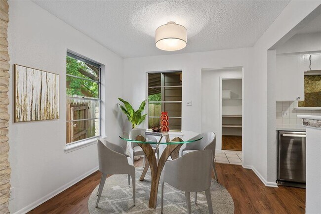 Foto del edificio - 2616-2618 Audubon Pl