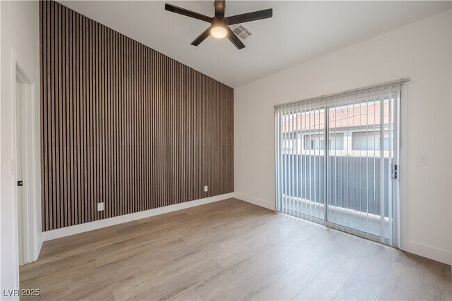 Foto del edificio - 540 W Horizon Ridge Pkwy