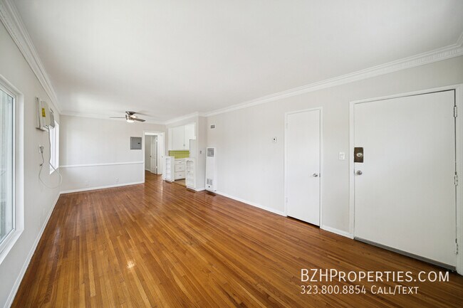 Foto del edificio - 7571 Willoughby Ave