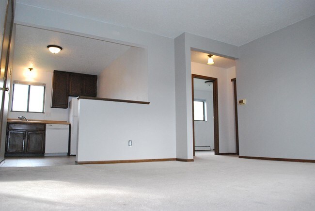 Building Photo - 780 Ryan Ave