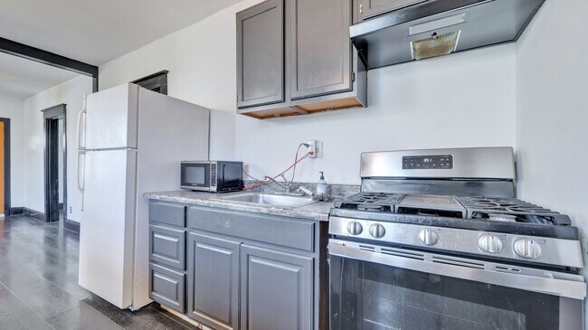 Building Photo - 123 Xenia St SE