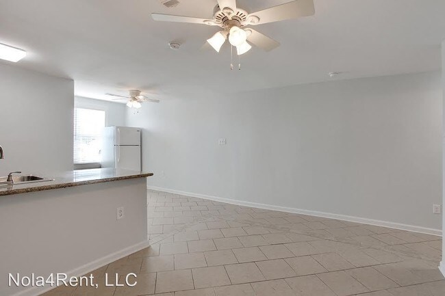 Building Photo - 3210 Metairie Rd