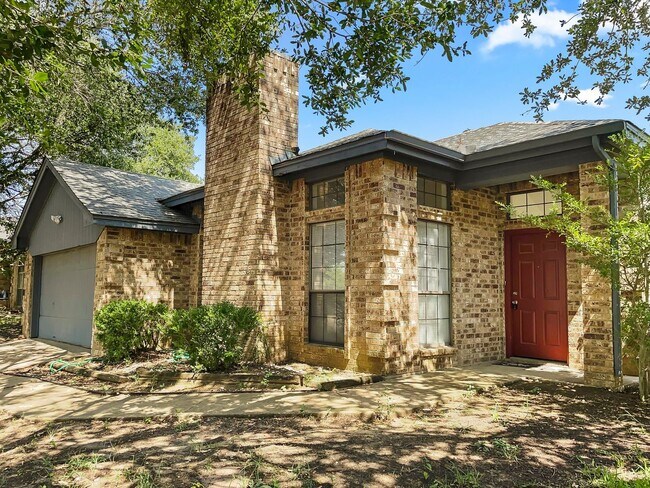 Foto del edificio - Charming Home Ready for a September Move-In