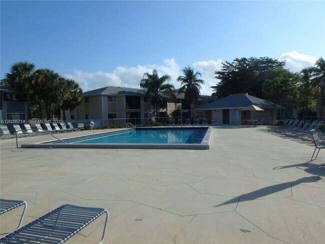 Foto del edificio - 9727 Hammocks Blvd
