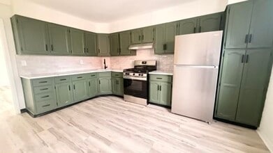 Building Photo - 414 42nd St