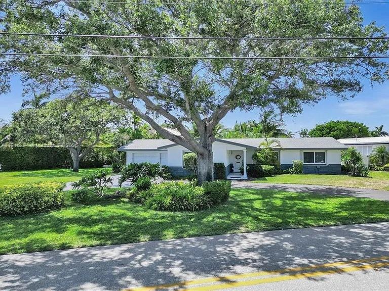 Foto principal - 2761 NE 12th St