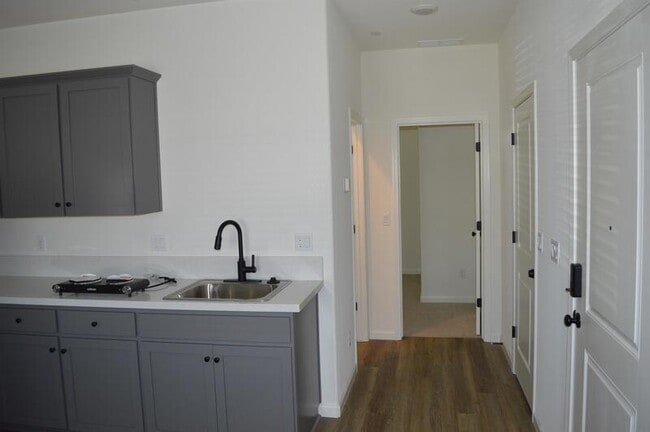 Foto del edificio - 573 Bedfordshire Dr
