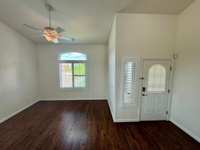 Foto del edificio - Incredible two-story home located in Stets...