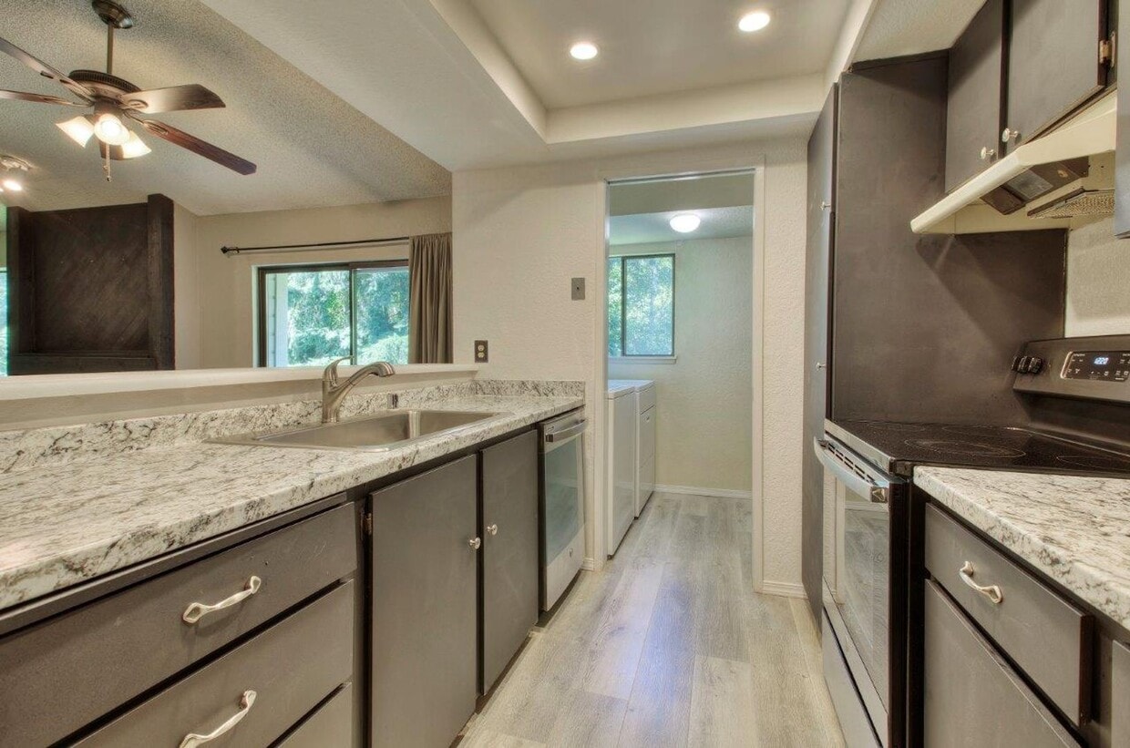 Beautiful 2 Bed 1.75 Bath Home! - Beautiful 2 Bed 1.75 Bath Home!