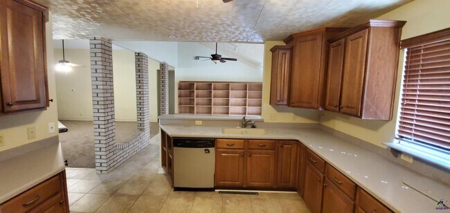 Foto del edificio - 116 Enchanted Oaks Dr