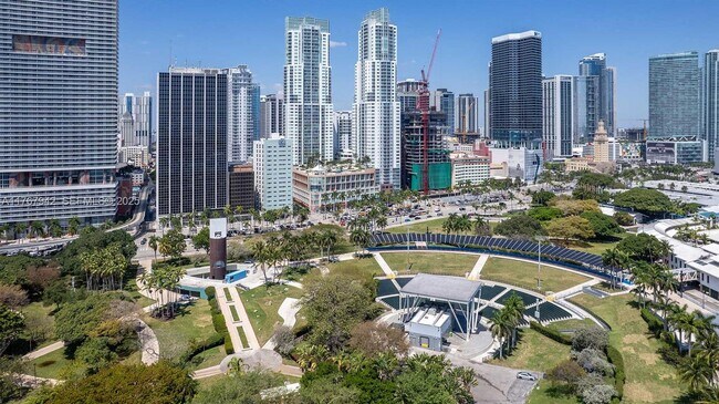 Building Photo - 253 NE 2nd St