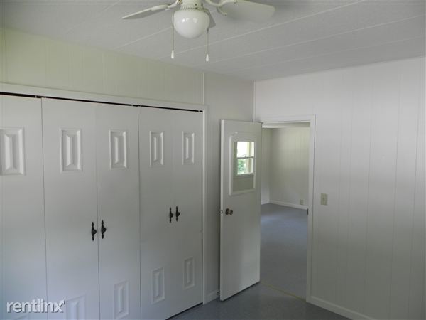 Building Photo - 2310 N Parma Rd