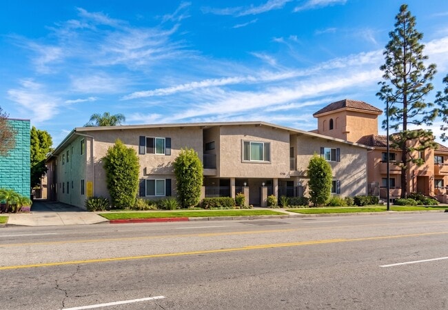 Building Photo - 1030 West Olive Ave