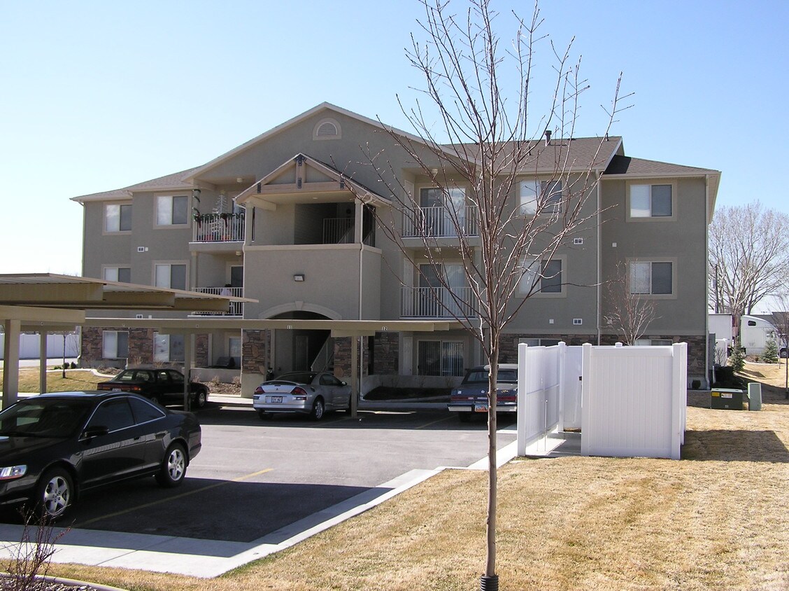 Primary Photo - 541 E Rosewood Way S