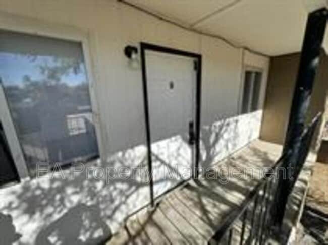 Building Photo - 308 Virginia St NE