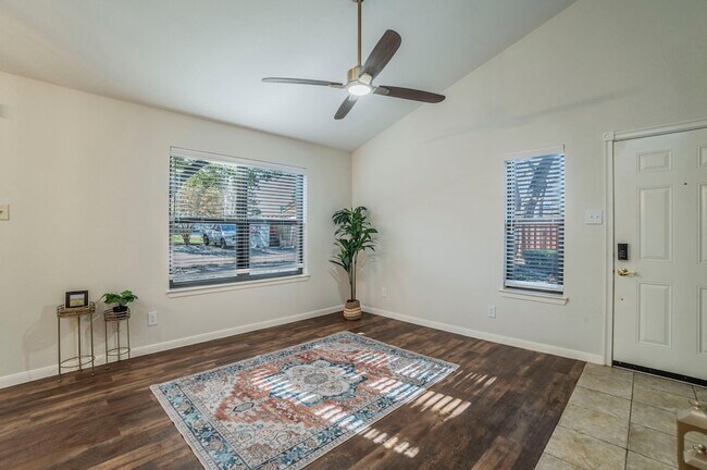 Foto del edificio - 5676 Cedar Creek Dr