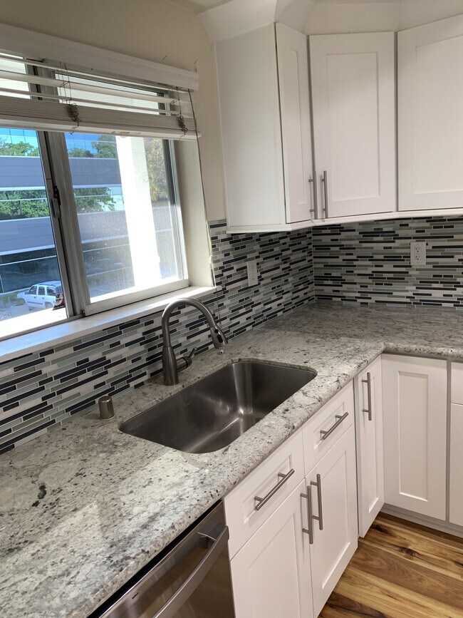 Building Photo - 1376 Las Juntas Way
