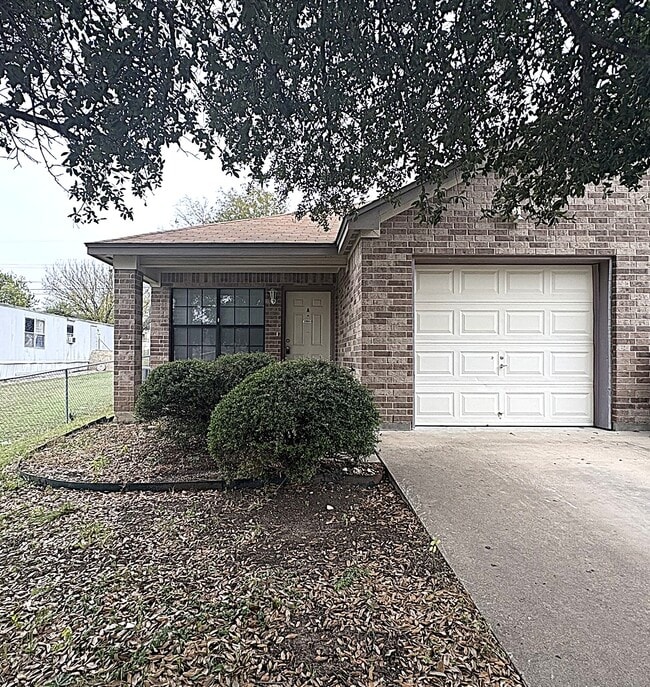 Building Photo - 931 Rosewood Dr