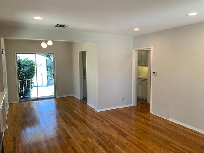 Foto del edificio - 1427 N Edison Blvd