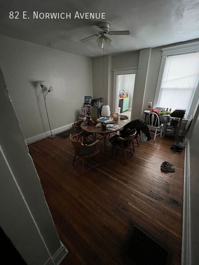 Foto del edificio - 82 E Norwich Ave