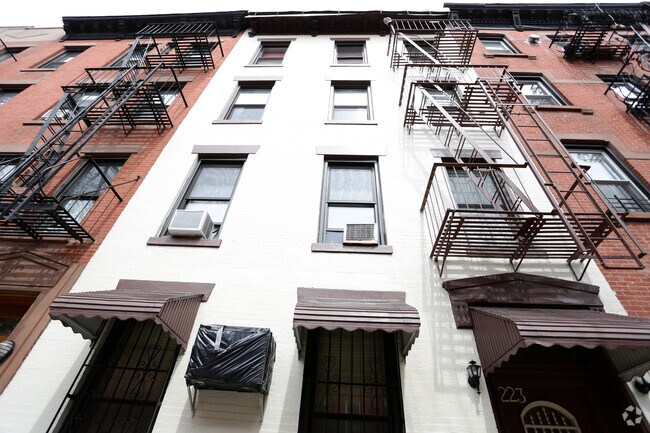 Building Photo - 223 Sackett St