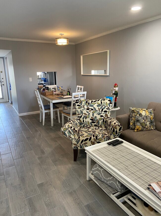 8220 Sunrise Lakes Blvd Unit 304, Sunrise, FL 33322 Condo for Rent in