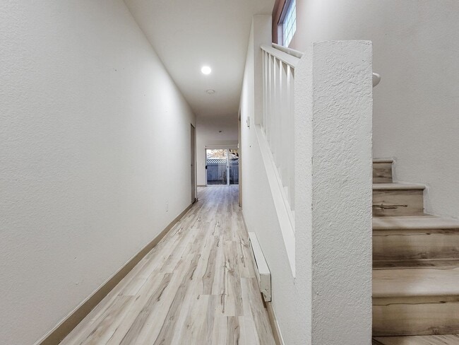 Kent East Hill Townhome with Garage & Patio - Kent East Hill Townhome with Garage & Patio