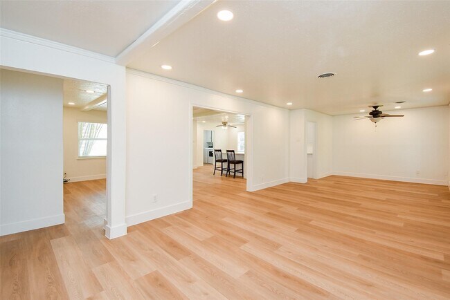 Foto del edificio - 4947 Cheena Dr