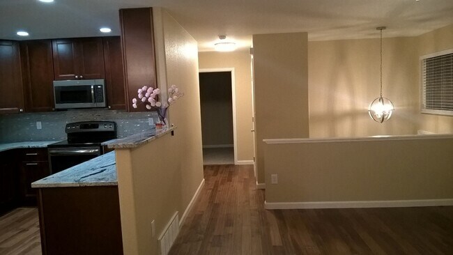 Photo - 803 Potter Dr House