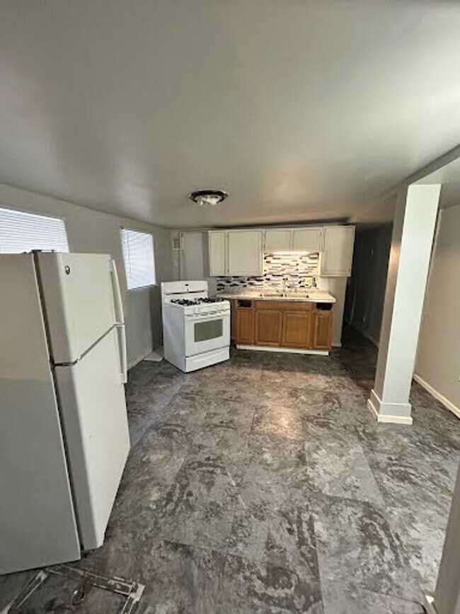 Building Photo - 1933 S 15th St