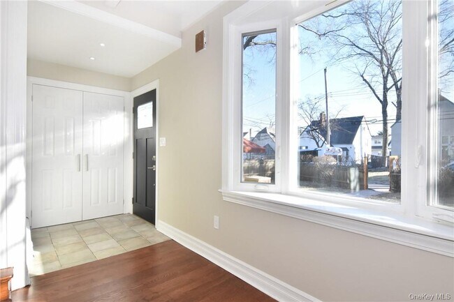 Foto del edificio - 19 Longmeadow Rd