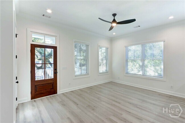 Building Photo - 222 W 39th St