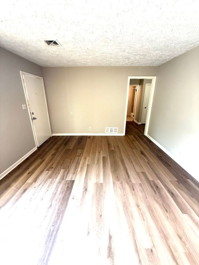 Building Photo - 3 Mimosa Dr