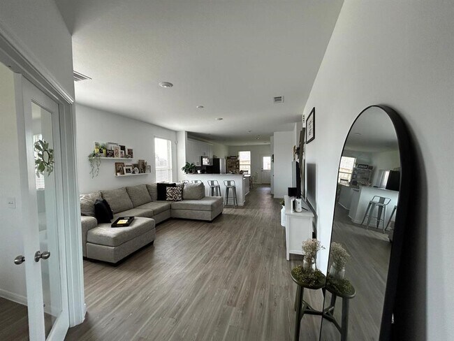 Building Photo - 21122 Sherrell Bay Dr