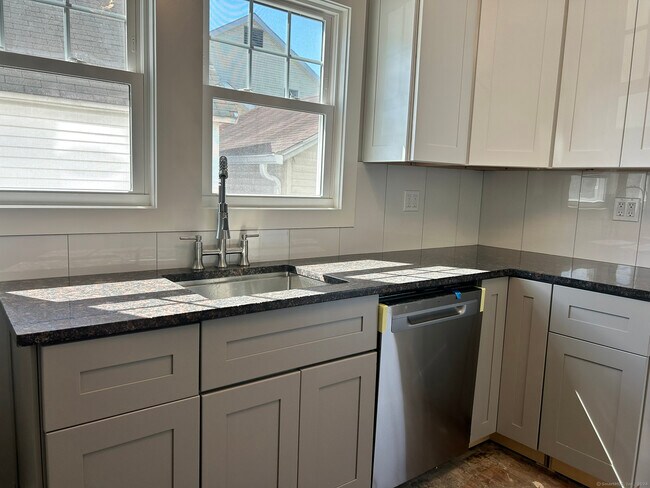 Building Photo - 12 Fowler St