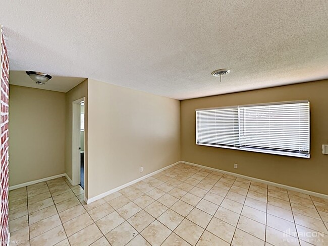 Building Photo - 1280 SW 7th Ave