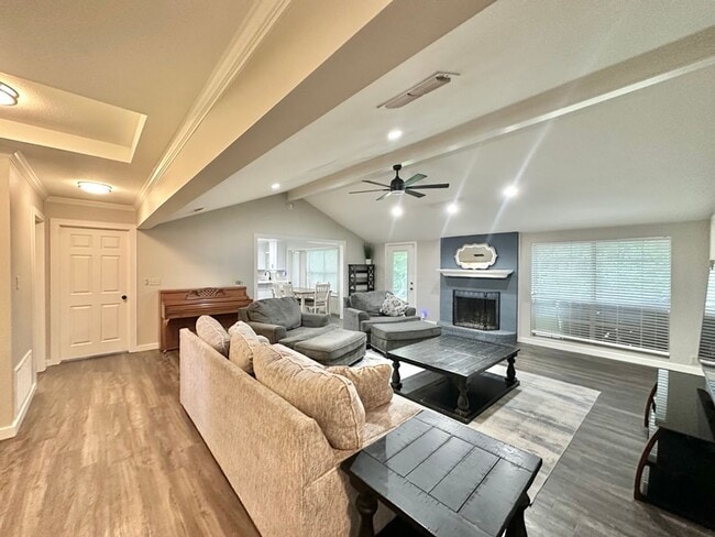 Building Photo - Updated 3-Bedroom 2.5 Bath Retreat in Whit...