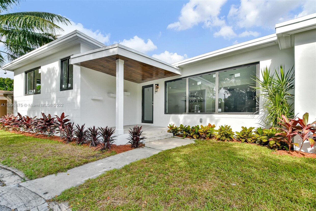 Foto principal - 12424 NE 1st Ave