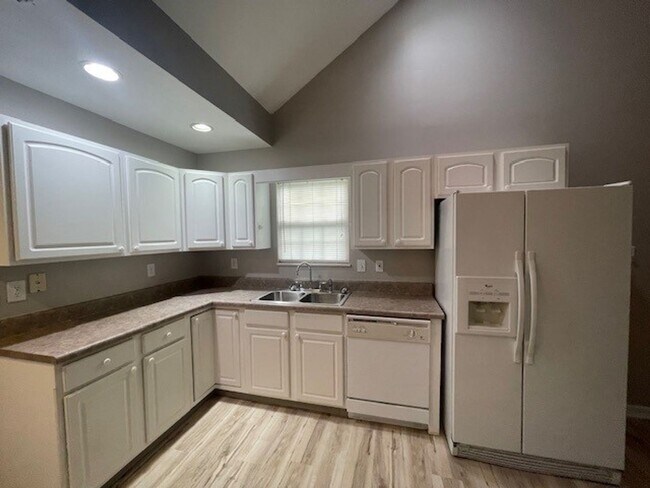 Building Photo - BEAUTIFUL 2 BEDROOM, 2 BATH CONDO IN NORTH...