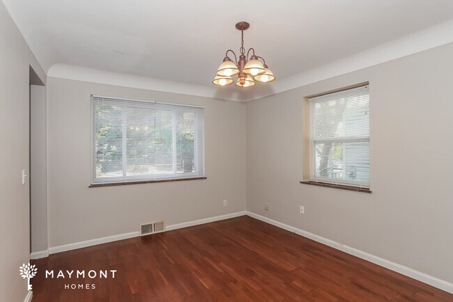 Building Photo - 4 Bedroom Brick Home