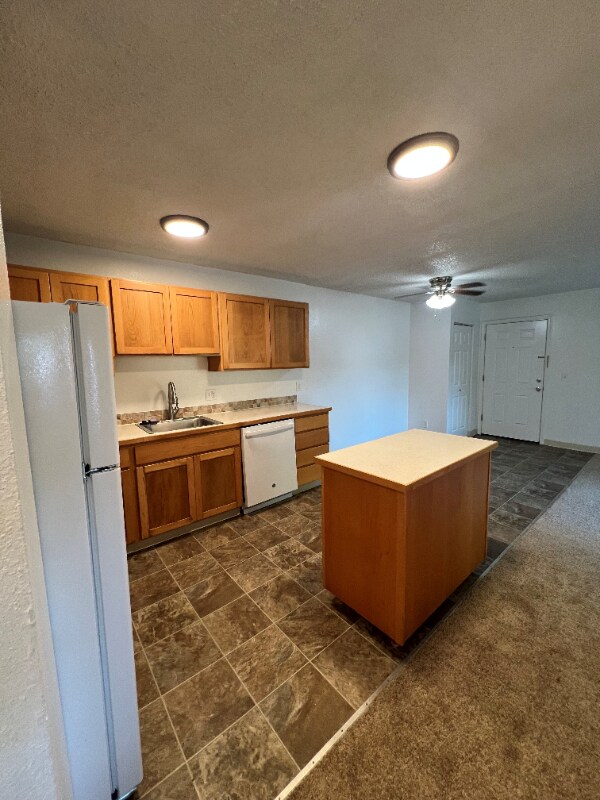 Building Photo - 17260 SW Heritage Ct