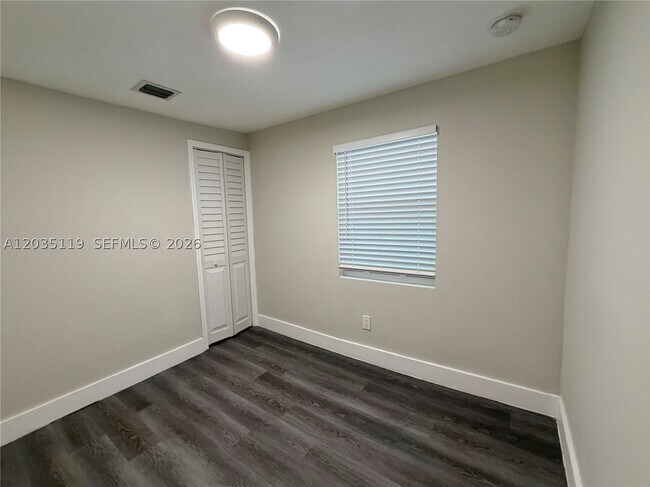 Foto del edificio - 9615 NW 3rd Ave
