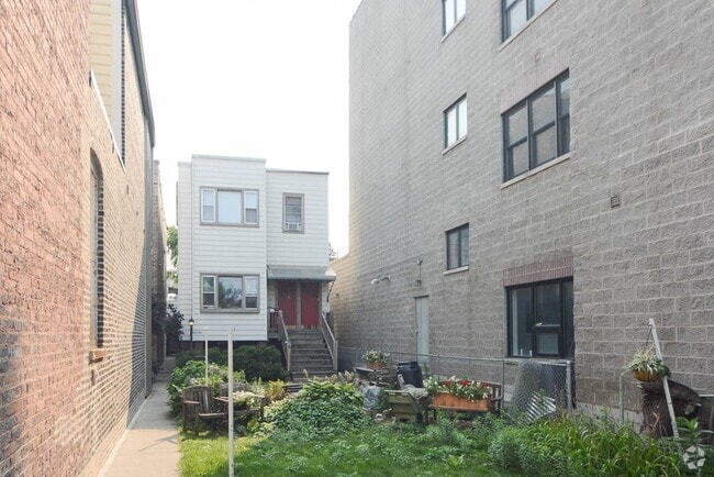 Building Photo - 3426 N Lincoln Ave
