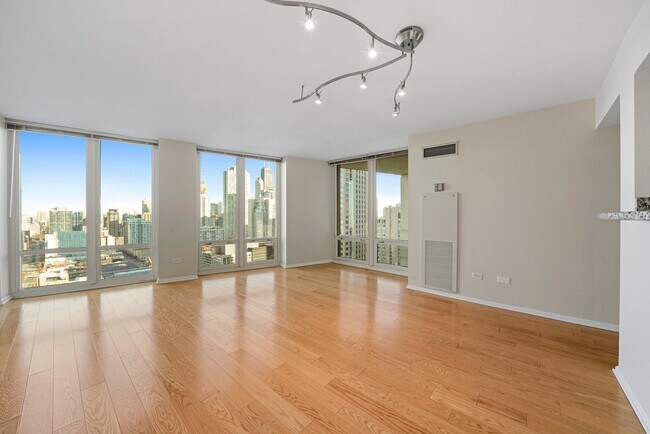 Foto del edificio - 345 N LaSalle Dr