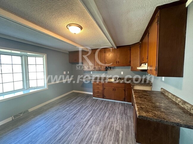 Building Photo - 202 Olive-