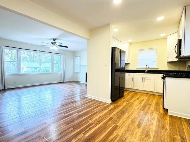 Building Photo - 1006 Linwood Ave