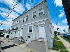 Building Photo - 352 Keene St