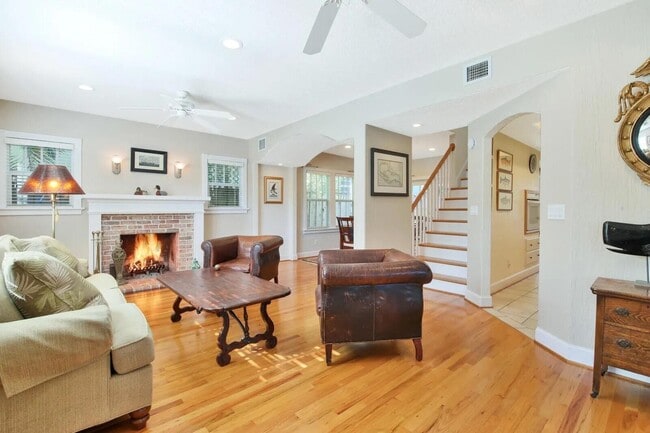 Building Photo - 607 Flamingo Dr