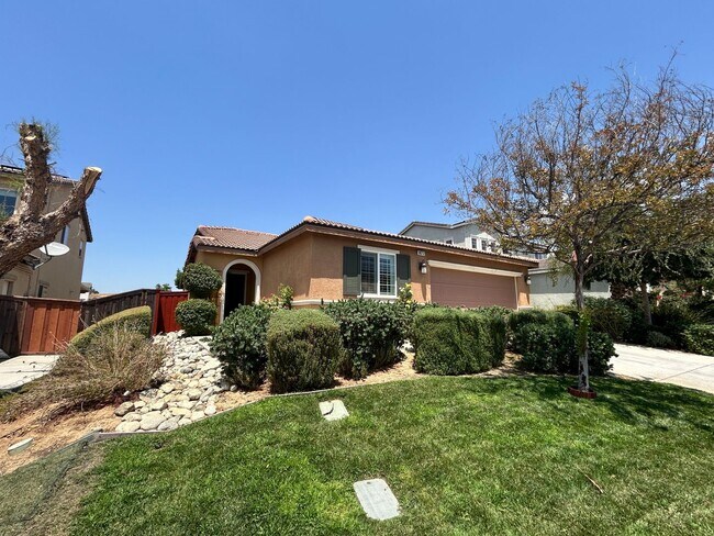 Foto del edificio - Price Reduction!! Gorgeous 3 Bedroom 2 Bat...